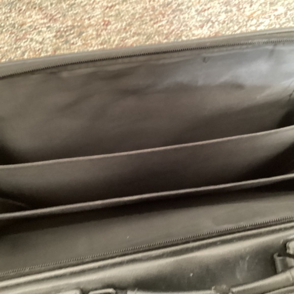 E BAGS laptop, briefcase, travel bag w free gifts - Picture 7 of 10